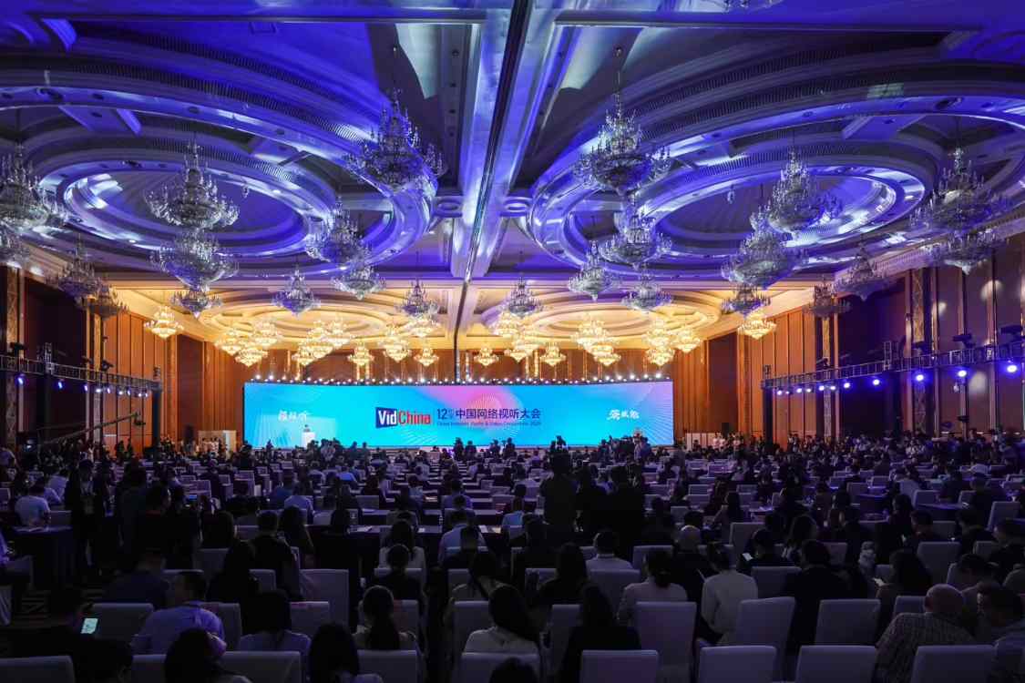 人工智能内容爆发每月八千万观看全年三百亿播放年轻人热捧背后还有何信号